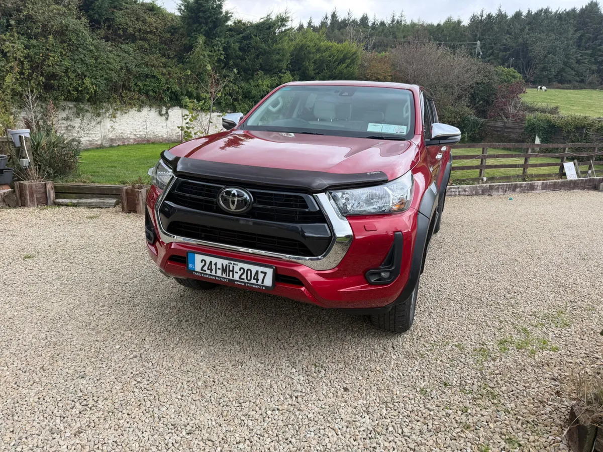 Toyota Hilux 2024 2.8 Automatic like new - Image 4