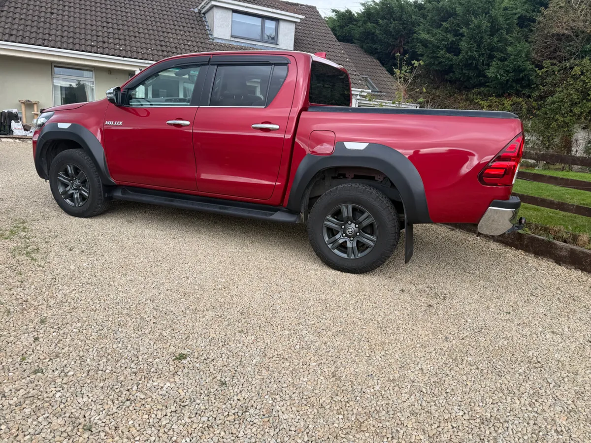 Toyota Hilux 2024 2.8 Automatic like new - Image 2