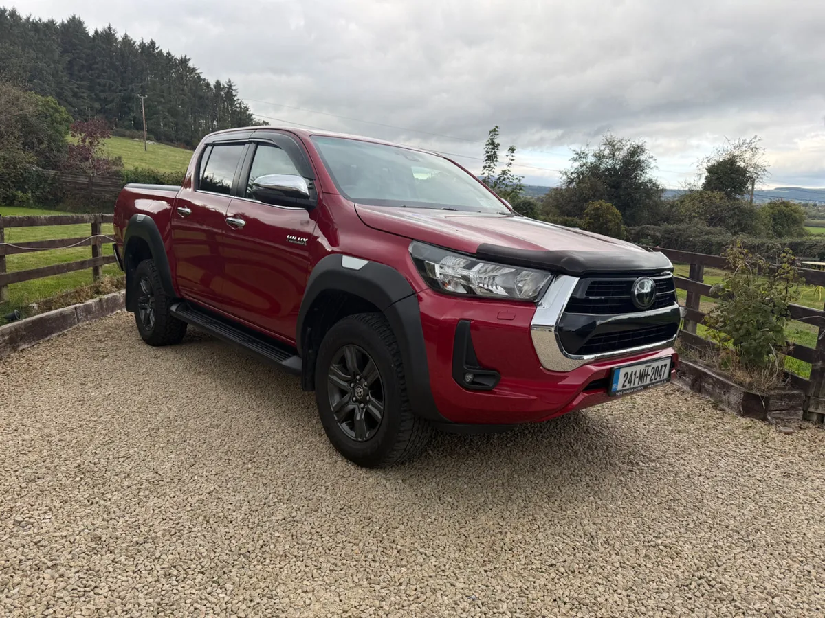 Toyota Hilux 2024 2.8 Automatic like new - Image 1