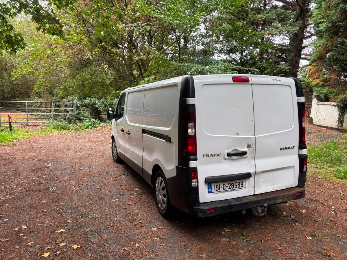 15 Renault Traffic - Image 3