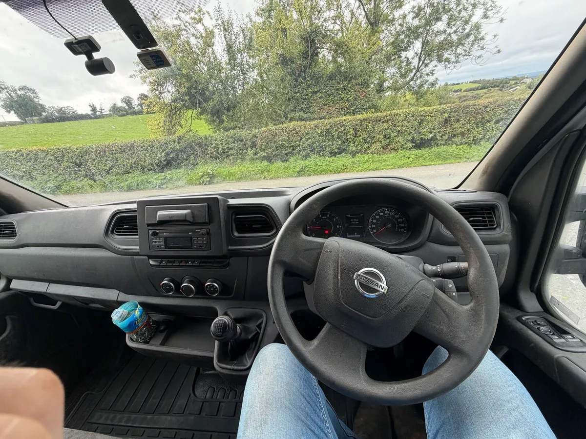 2022 Nissan Interstar - Image 2