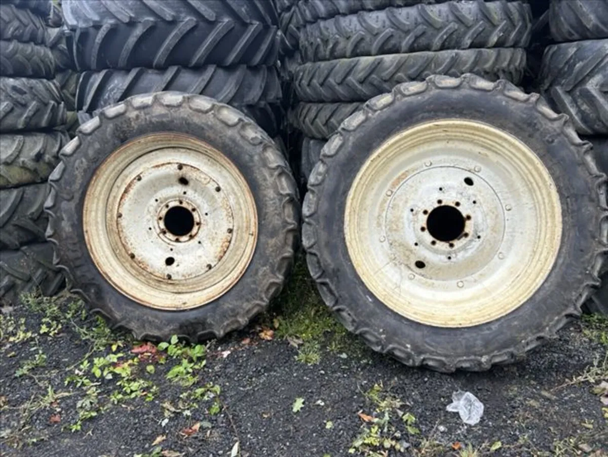 New Holland Row Crop Wheels 380/90R46 & 380/85R30 - Image 2