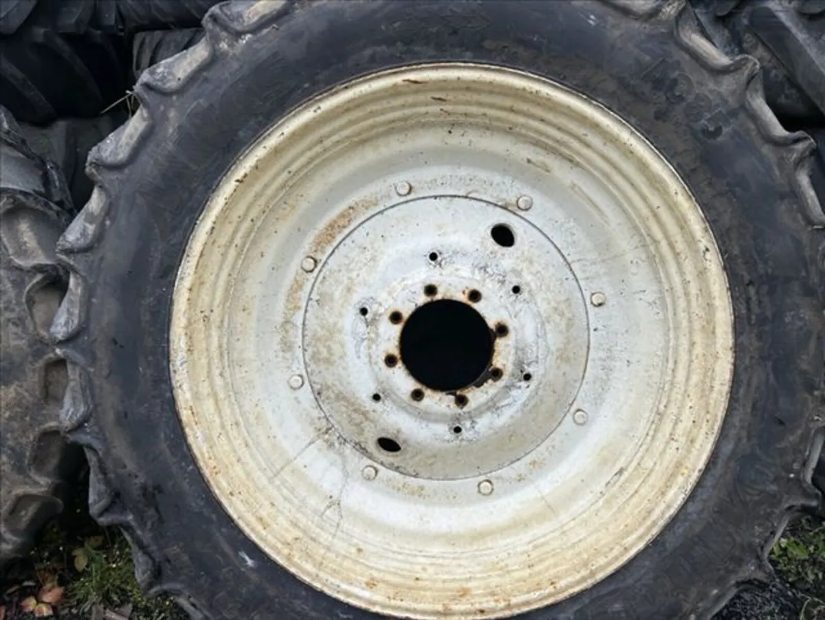 New Holland Row Crop Wheels 380/90R46 & 380/85R30 - Image 3
