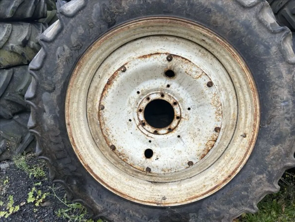 New Holland Row Crop Wheels 380/90R46 & 380/85R30 - Image 4