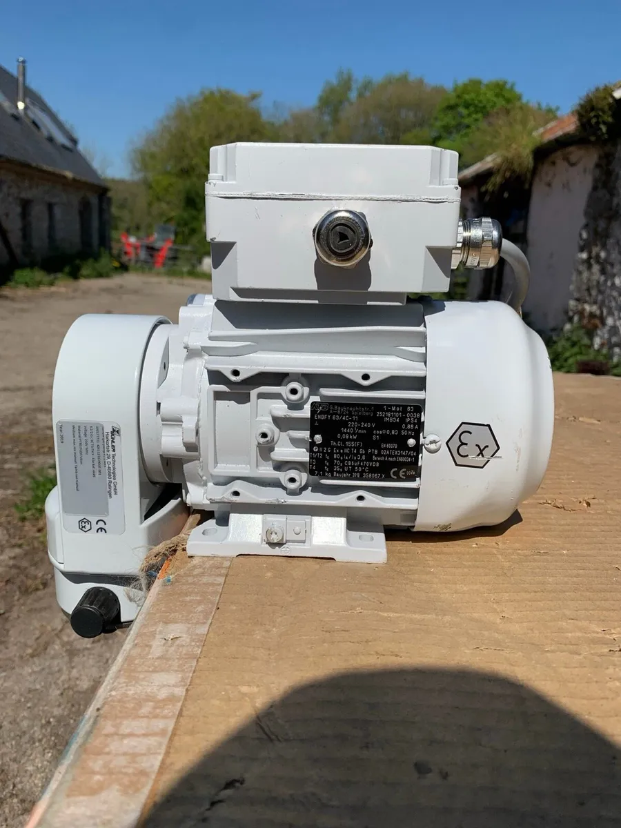 SIKO / Kübler Electric Positioning Actuator Motor - Image 1
