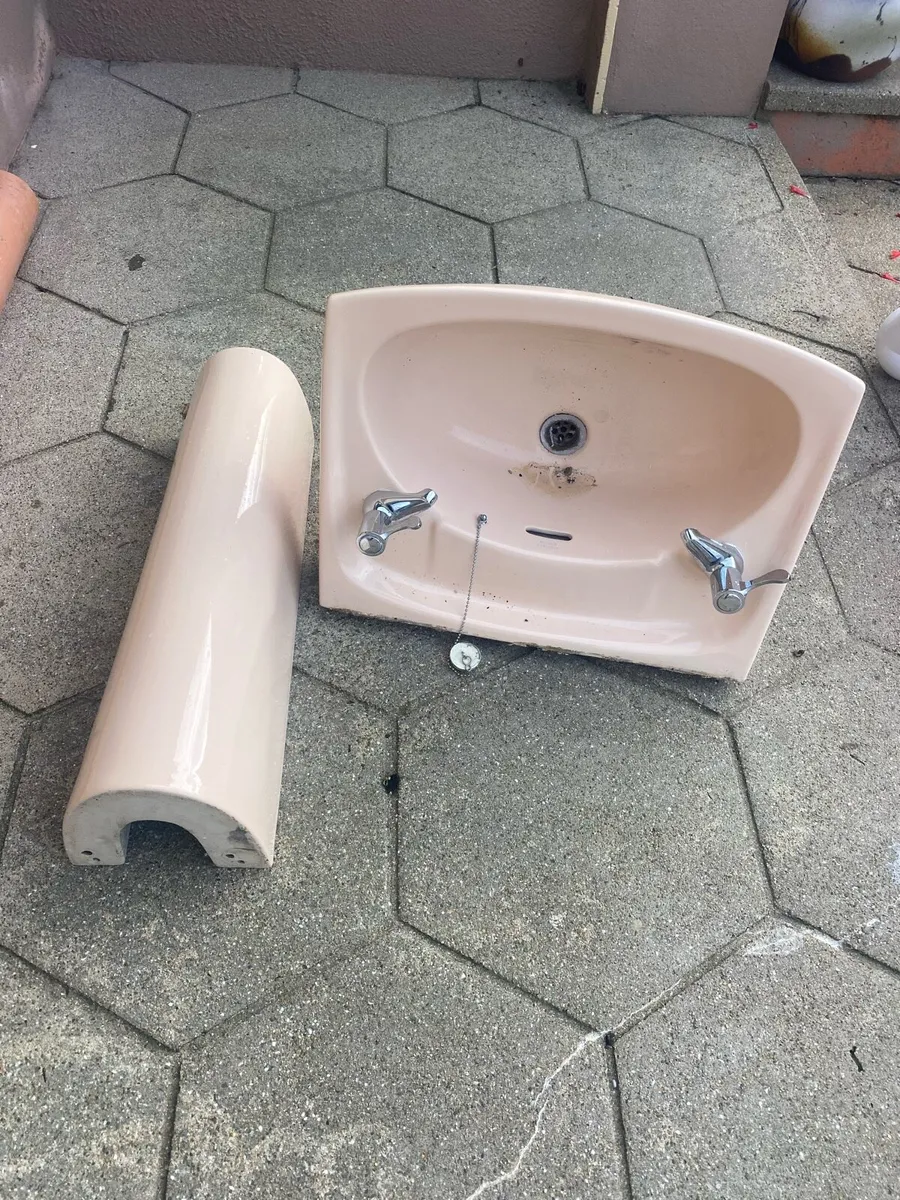 Washbasin & pedestal