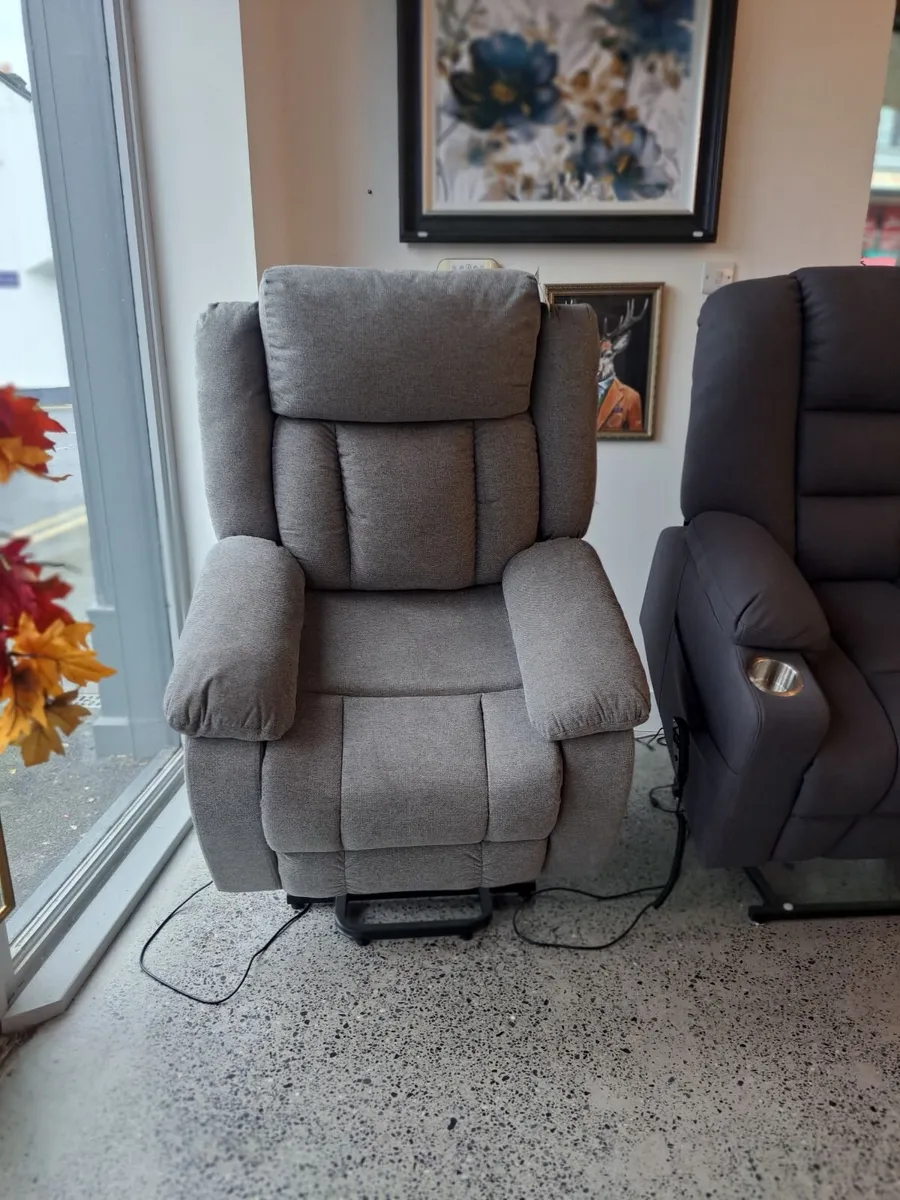 Lift and rise recliner - Image 2