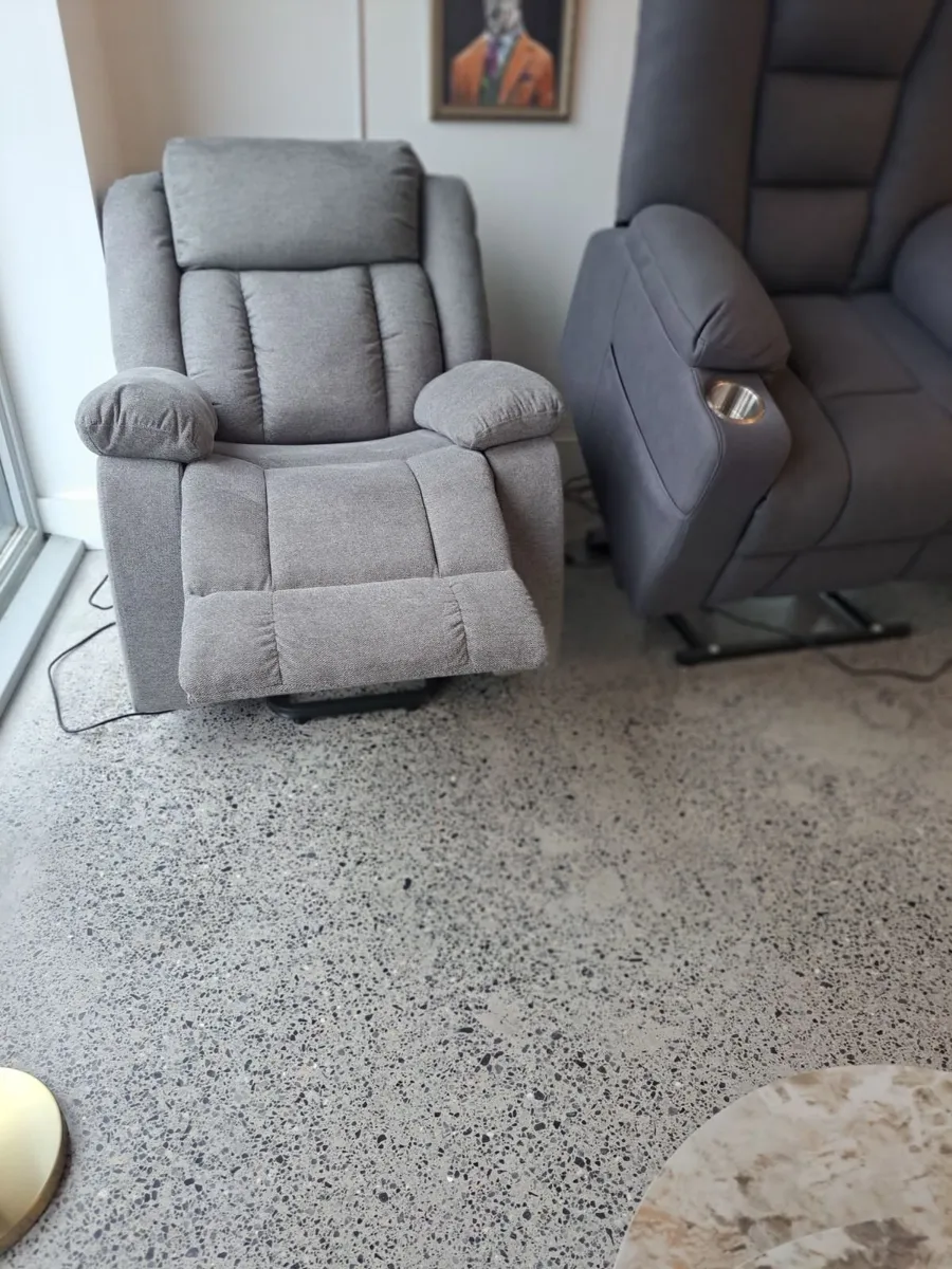 Lift and rise recliner - Image 4