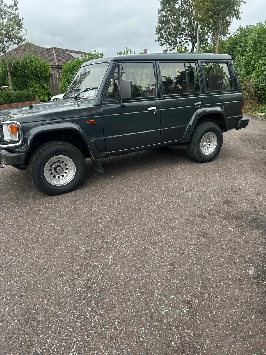 Mitsubishi Pajero 1990 - Image 2
