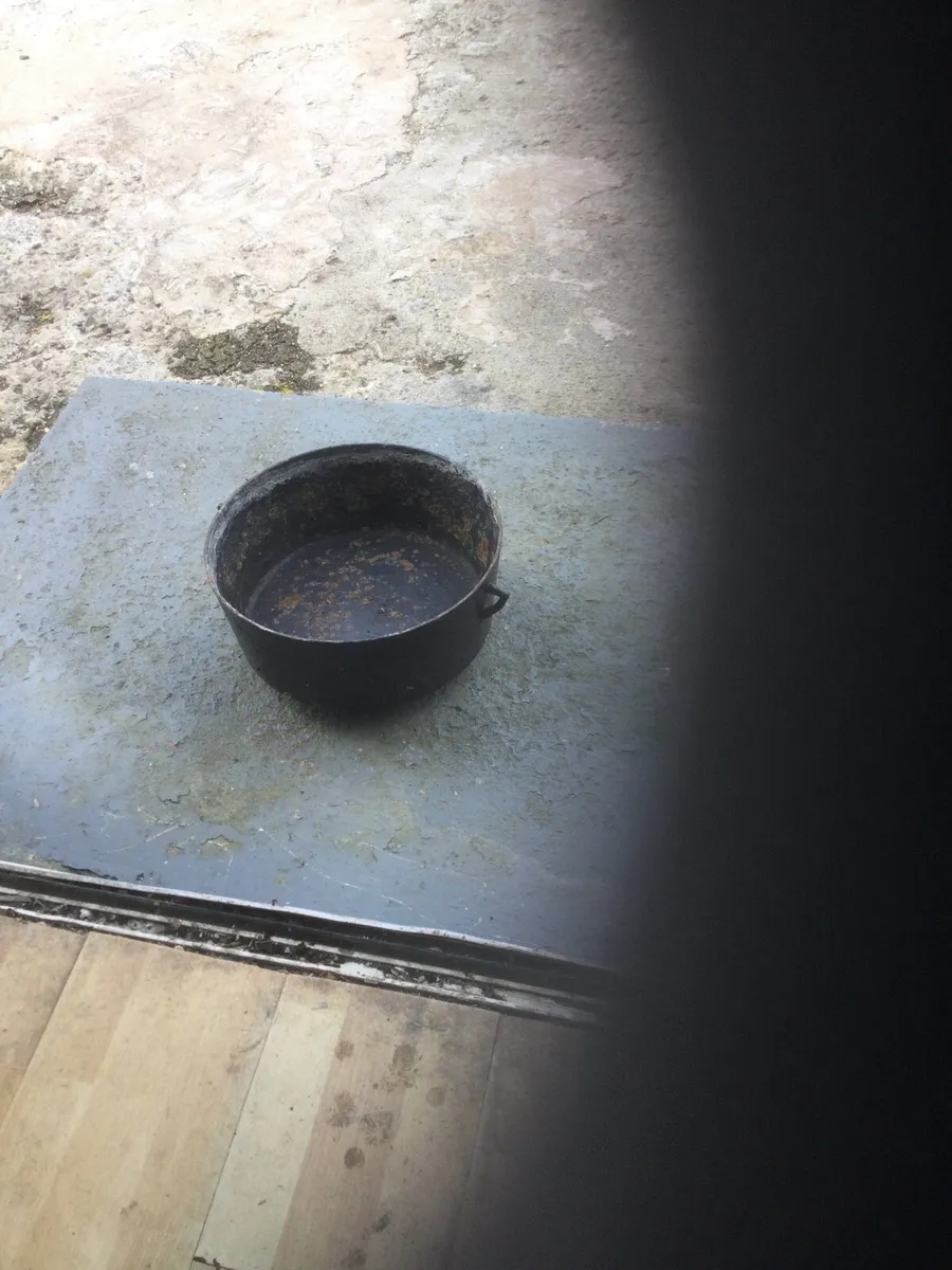 Antique large skillet - Image 2