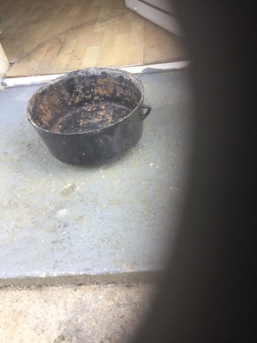 Antique large skillet - Image 1