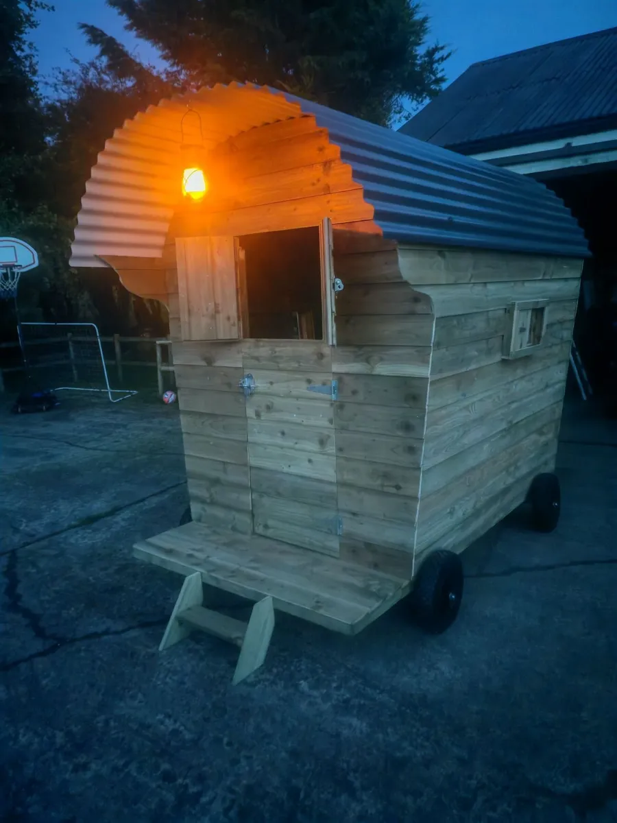 Shepard's hut Hen house/playhouse - Image 2