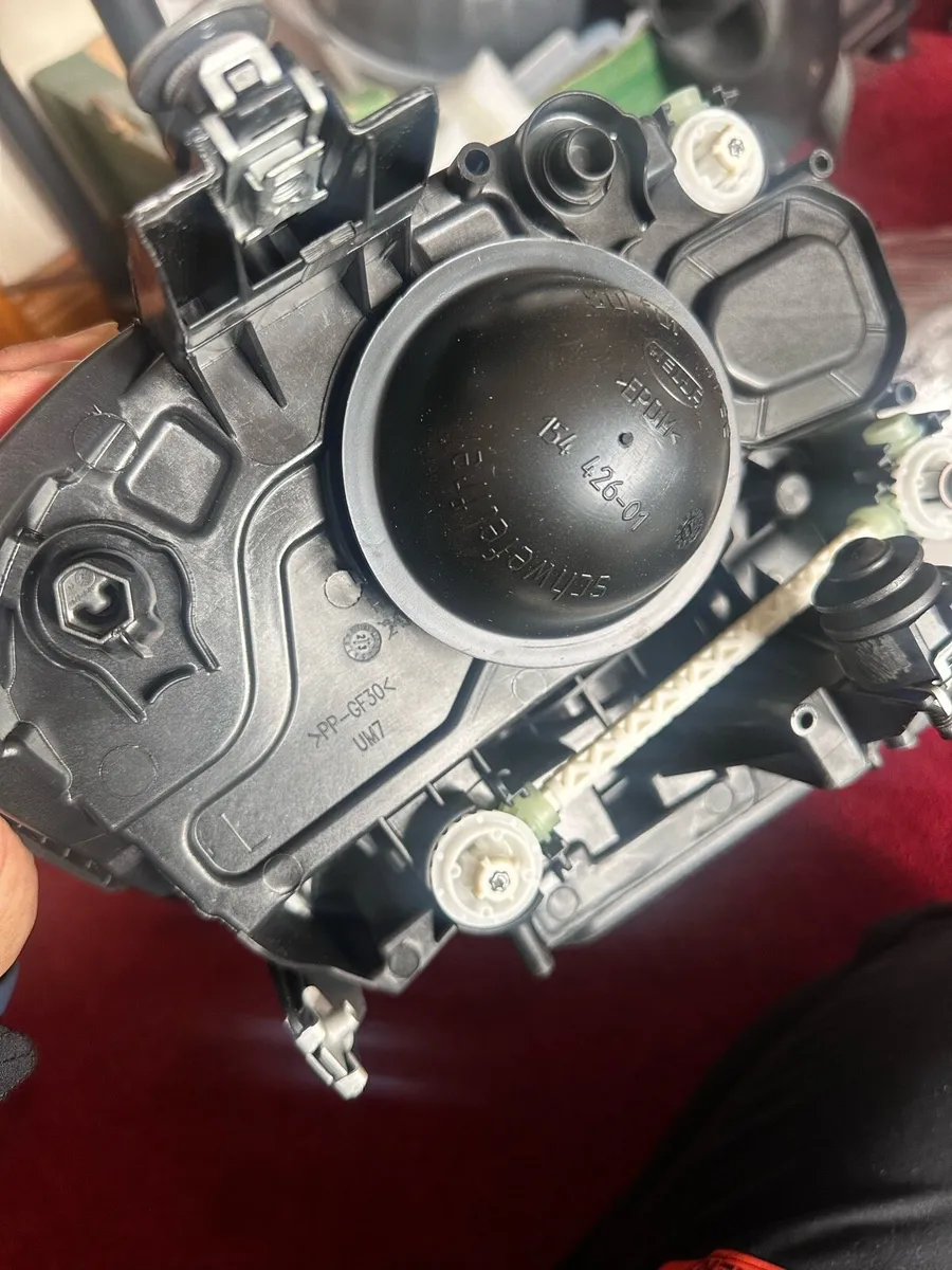 VW Golf Mk7 headlight (passenger side) - Image 4