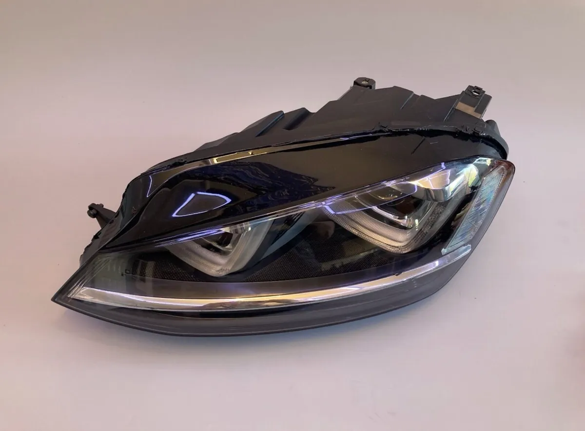 VW Golf Mk7 headlight (passenger side) - Image 2