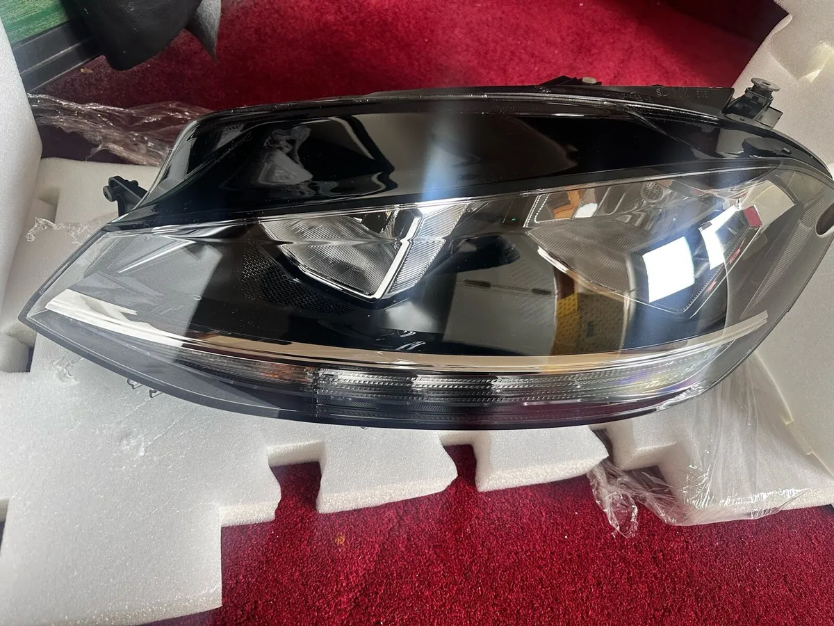 VW Golf Mk7 headlight (passenger side) - Image 3