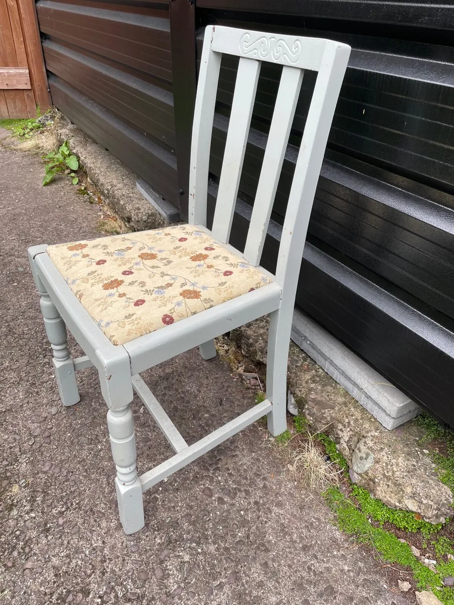 Wooden chair - Image 1