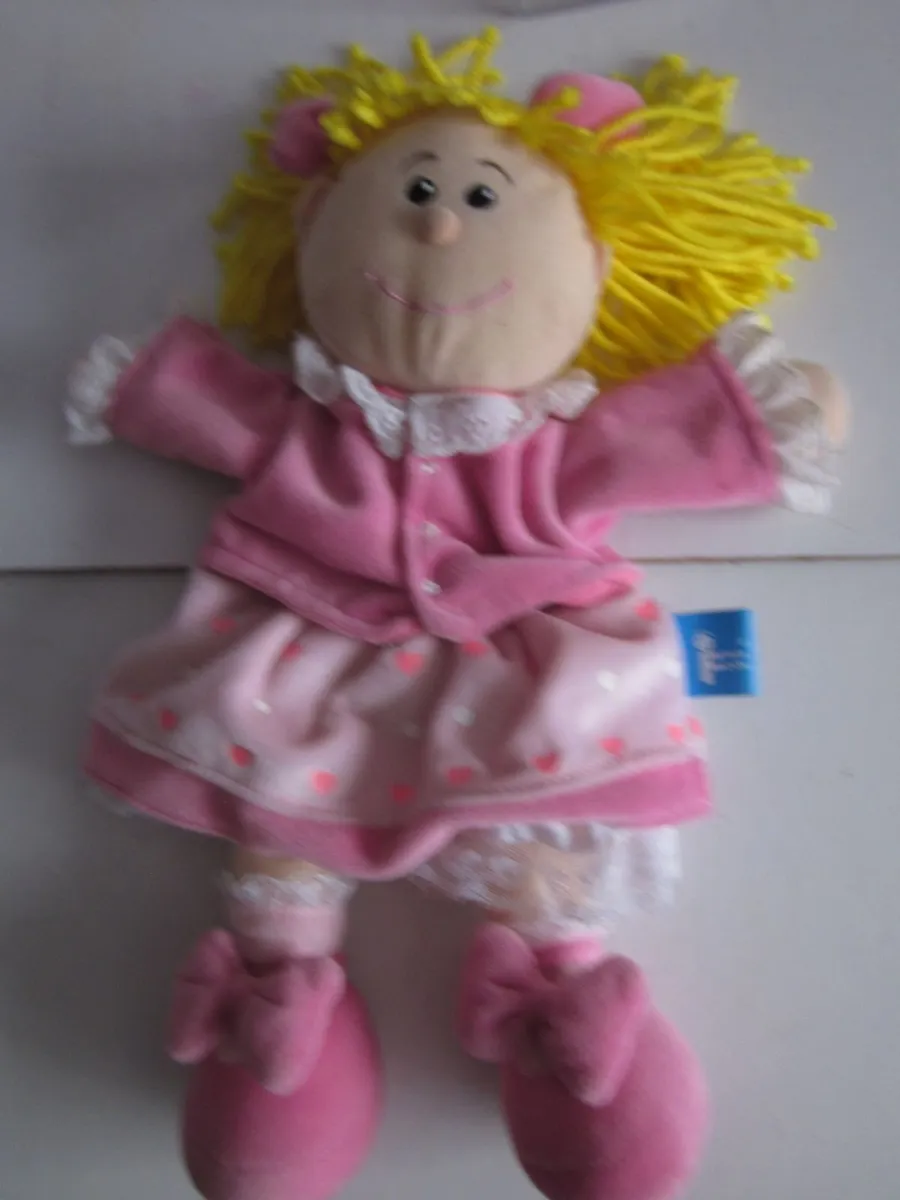 Fiesta Crafts  Tellatale Girl Hand Puppet - Image 3