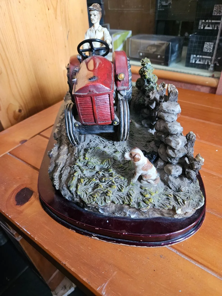 Leonardo Collection Farm Tractor Diorama - Image 4