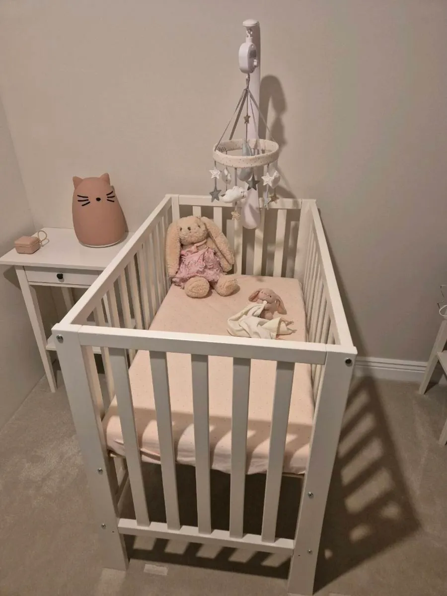Cot bed - Image 1