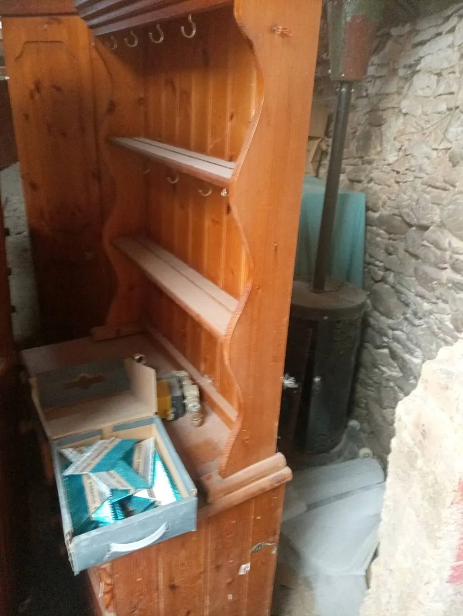 Door and windows and house contents - Image 4