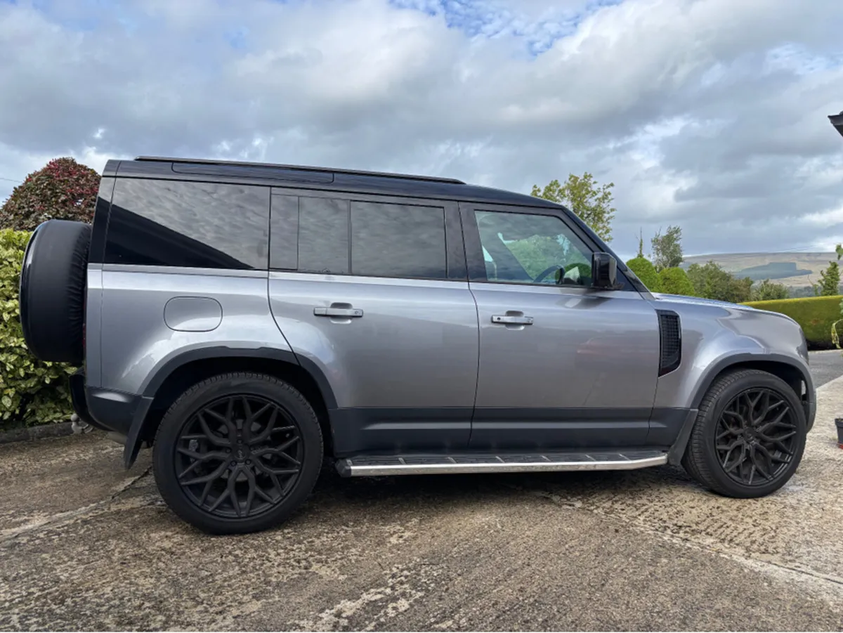 Land Rover Defender 110 3.0 D HAR HARD TOP SE - Image 2