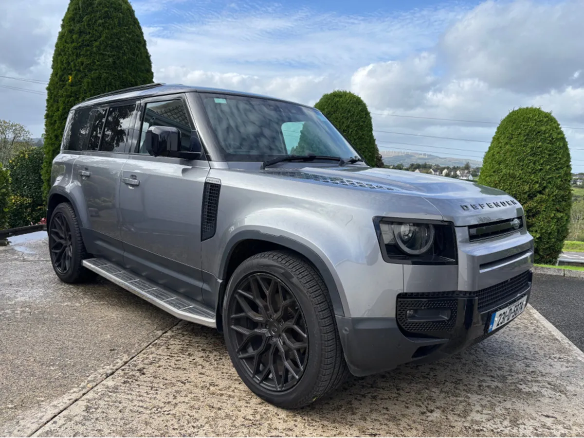 Land Rover Defender 110 3.0 D HAR HARD TOP SE - Image 1
