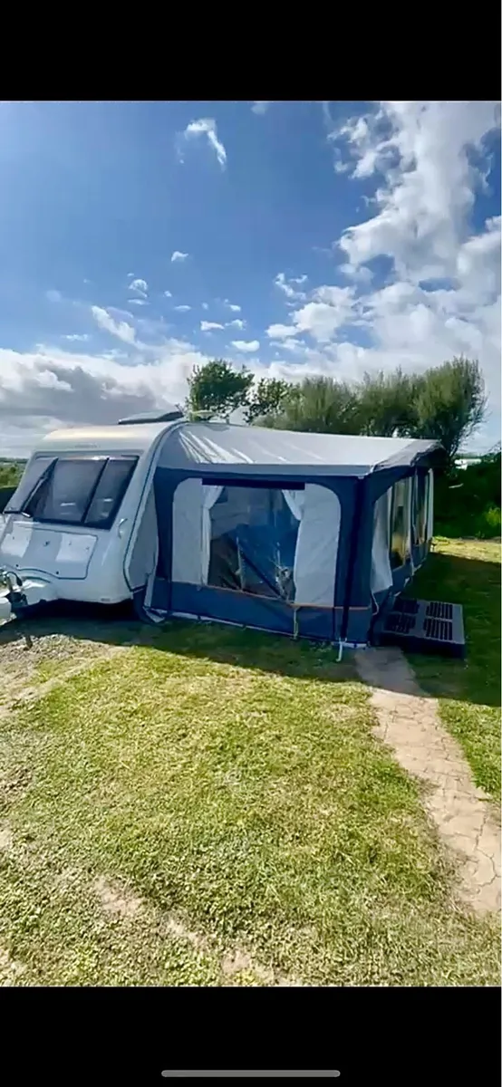 Compass Corona 524 - 4 berth with bunks - Image 2