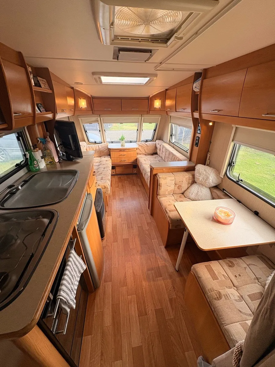 Compass Corona 524 - 4 berth with bunks - Image 4