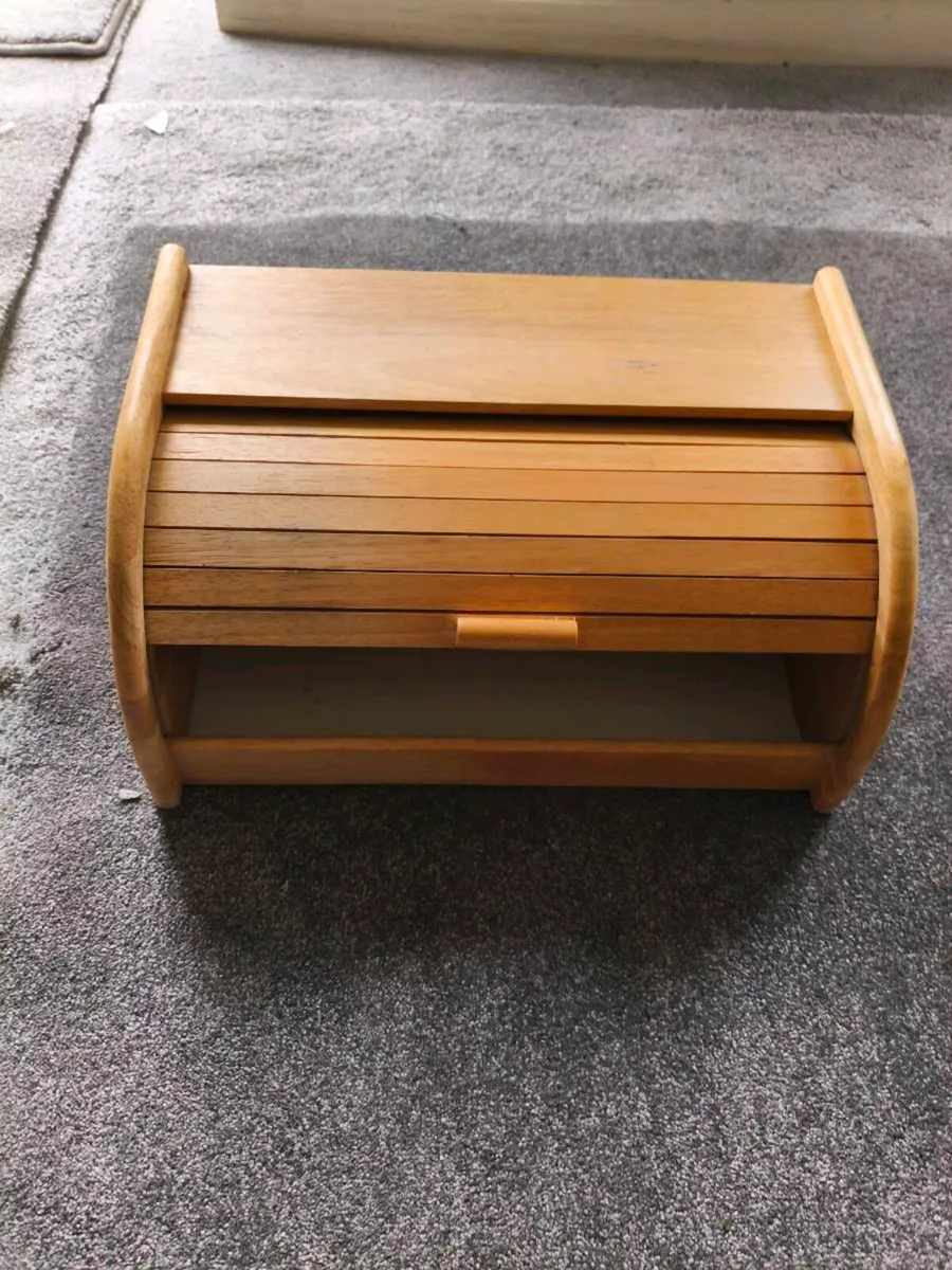 Beautiful new bread bin , unwanted gift 15 Euro - Image 2