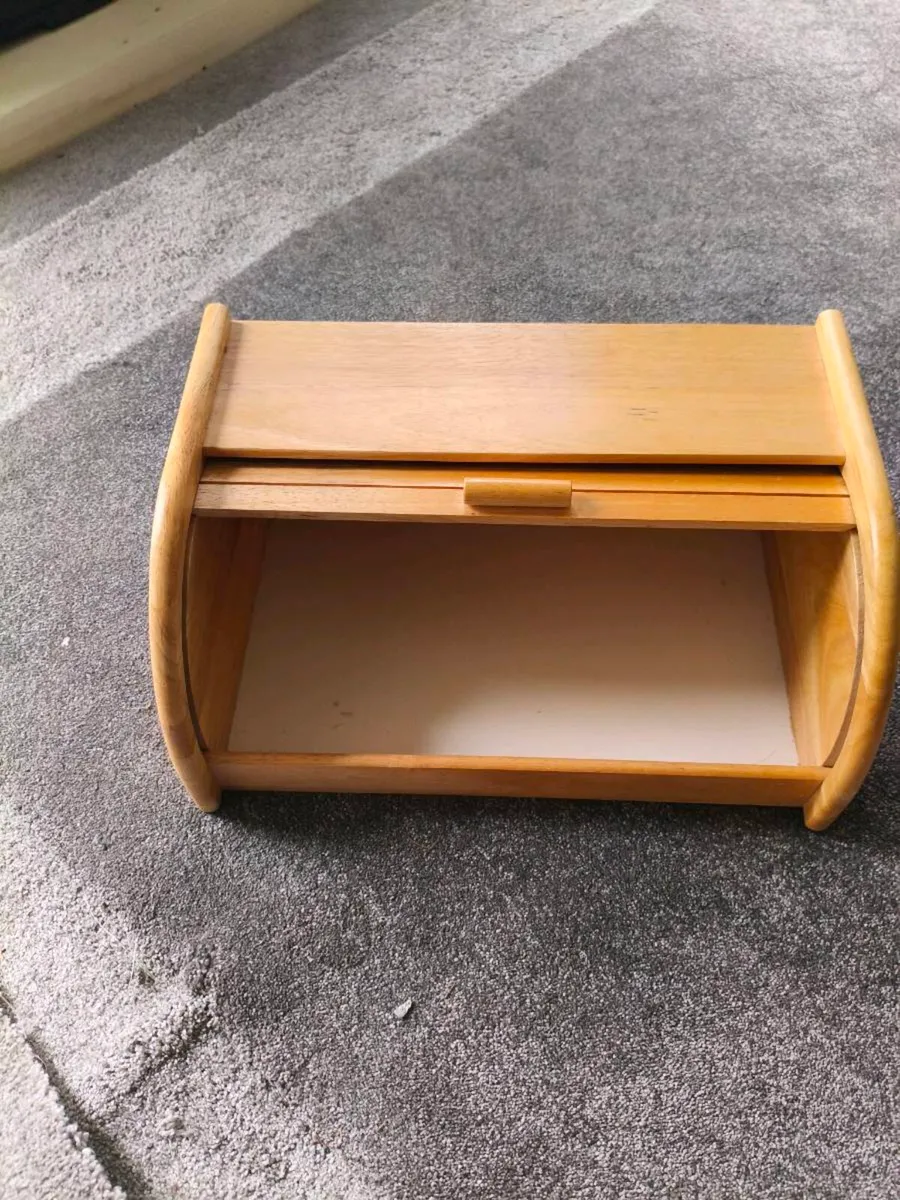 Beautiful new bread bin , unwanted gift 15 Euro - Image 3