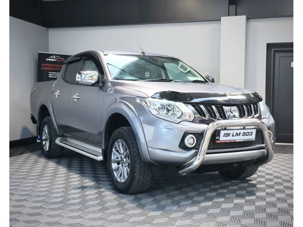 Mitsubishi L200 DID Barbarian AUTOMATIC D/C 4WD 17 - Image 3