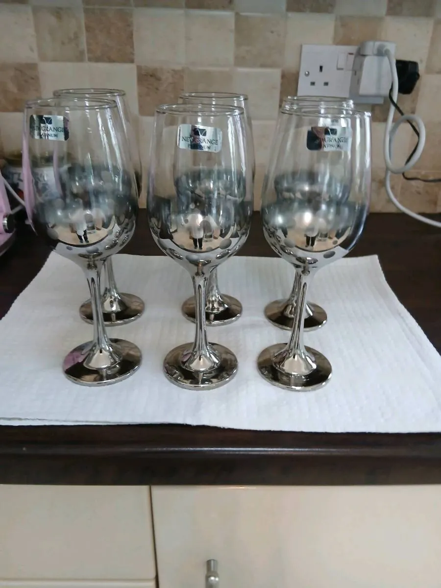 NEWGRANGE PLATIUM WINE GLASSES - Image 1