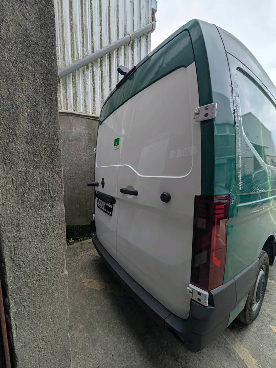 Renault Master 2025 breaking electric interstar - Image 1
