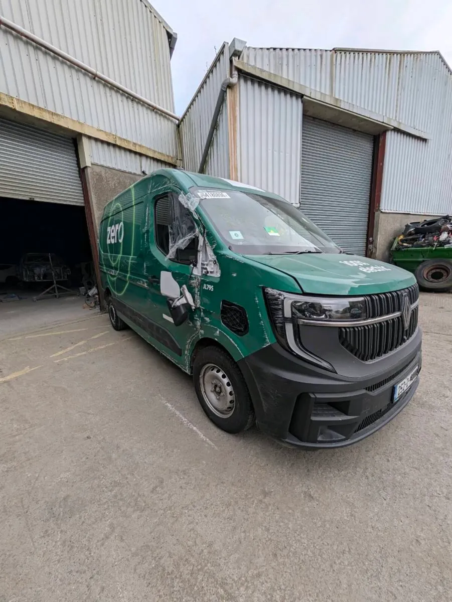 Renault Master 2025 breaking electric interstar - Image 4