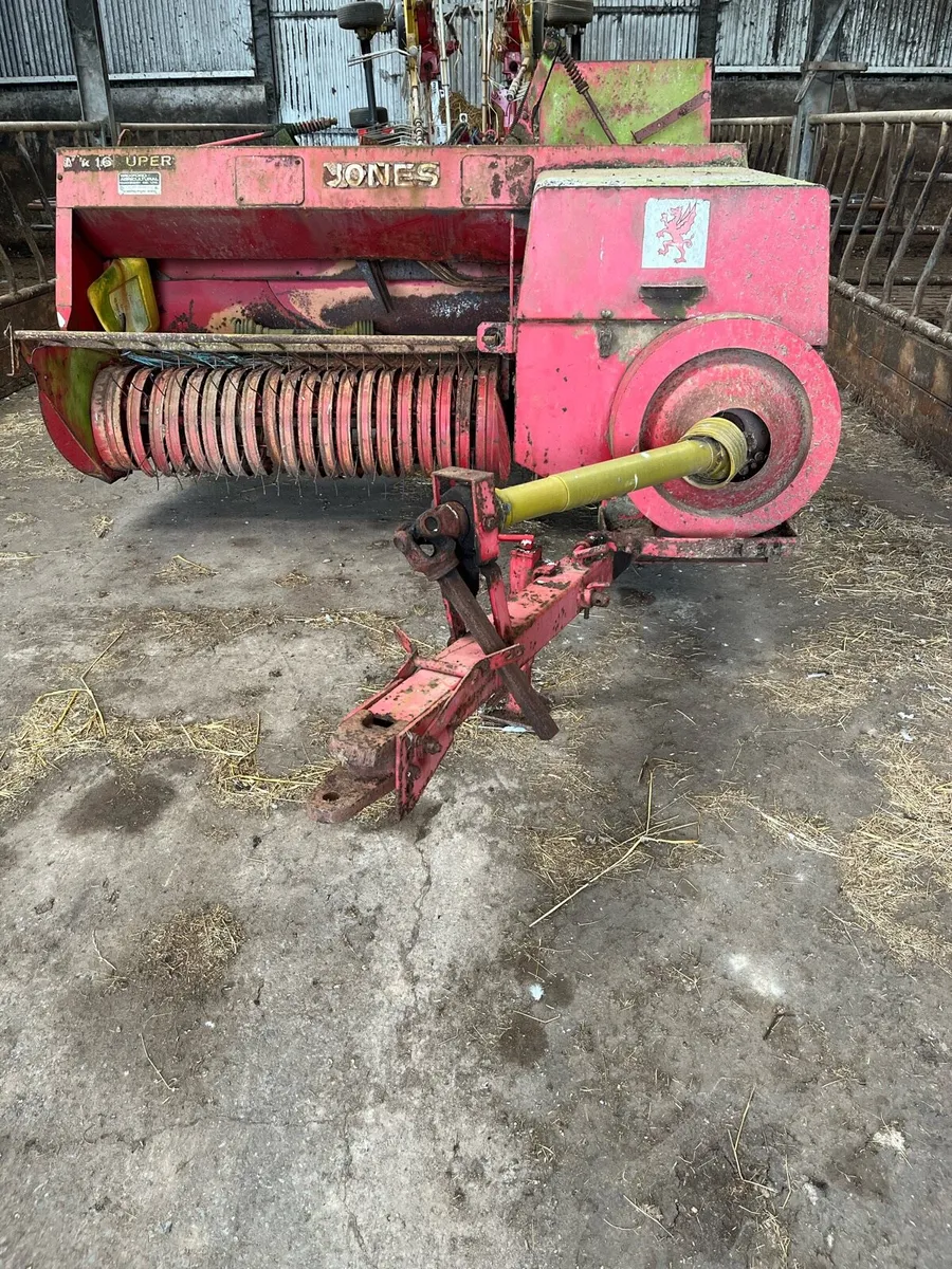 Jones Square baler - Image 1