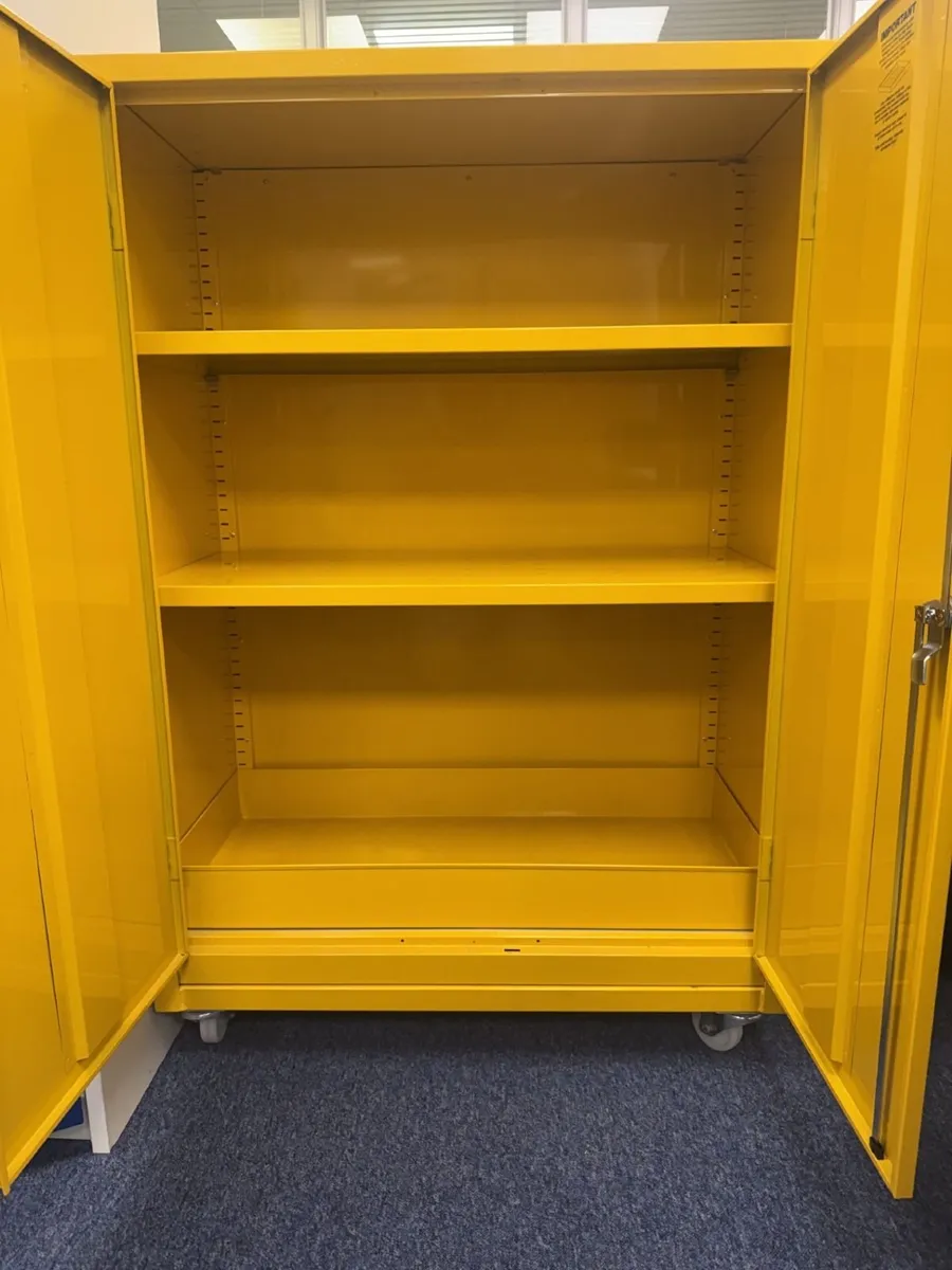 Flammable (Hazardous) Liquid Storage Cabinet COSHH - Image 2
