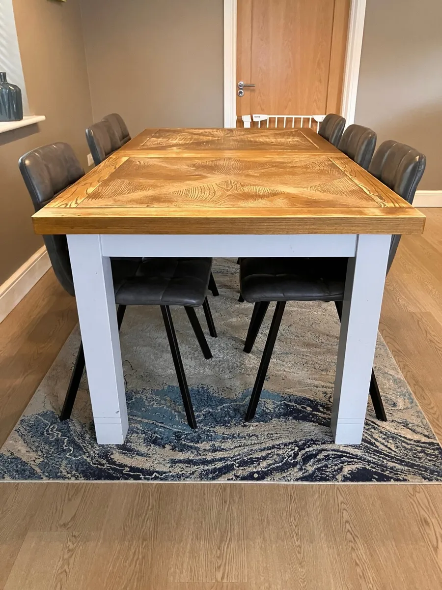 Extendable Table - Image 2