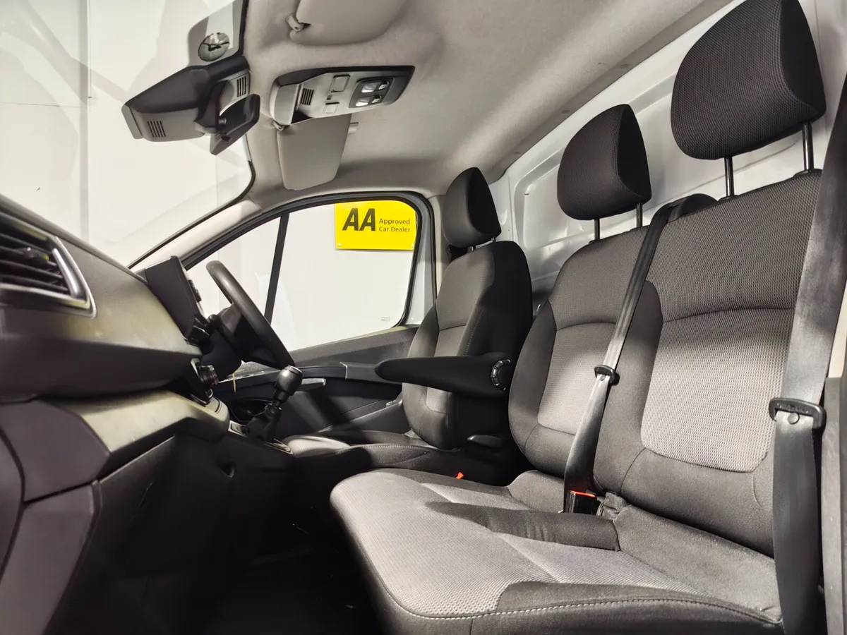 Renault Trafic 2022 PRICE INCLUDES VAT BUSINESS ED - Image 2