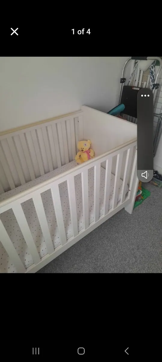 Childs cot - Image 1