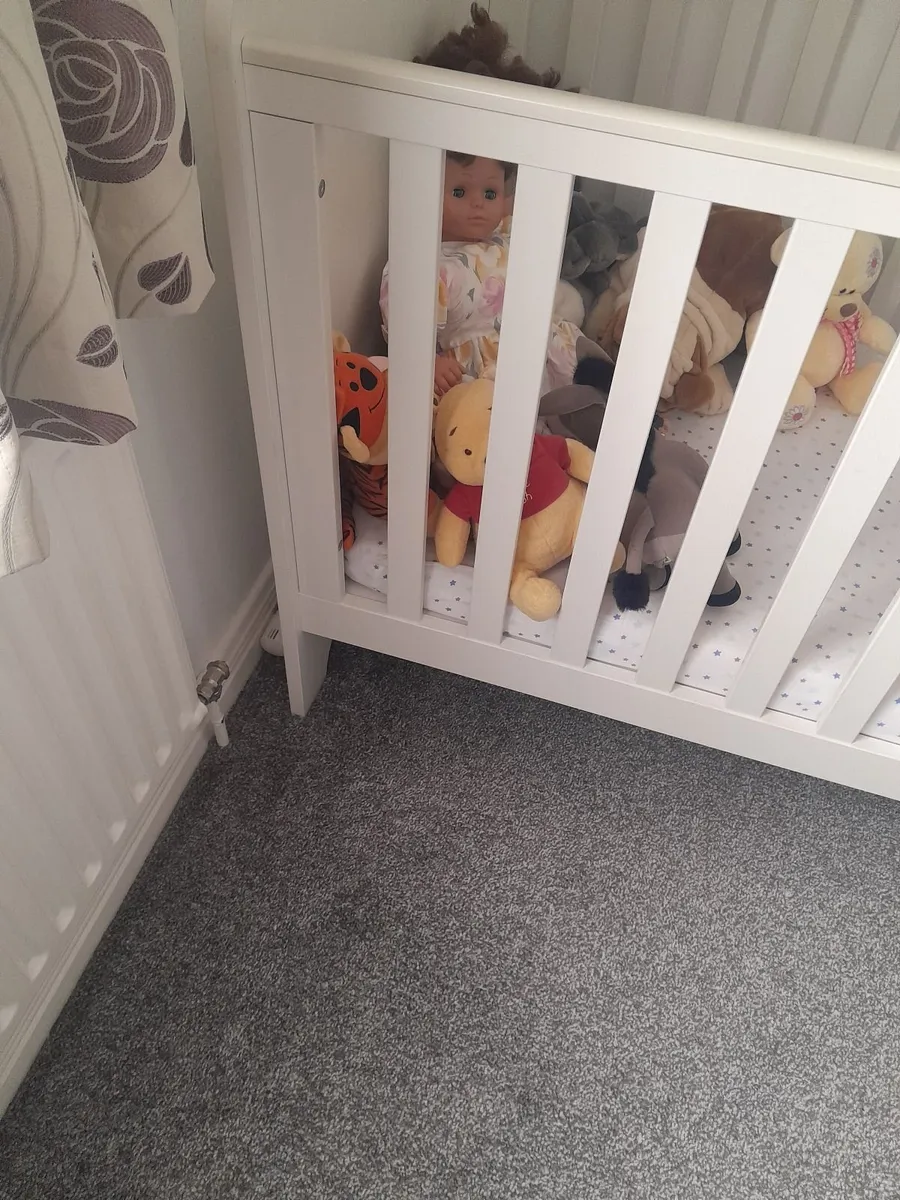 Childs cot - Image 3