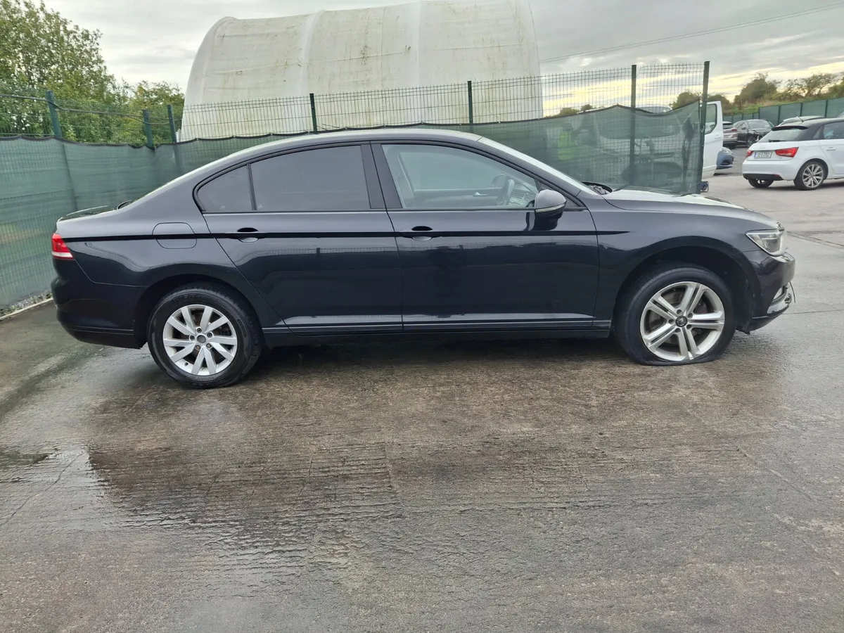 152 Volkswagen Passat  1.6 Tdi - Image 2