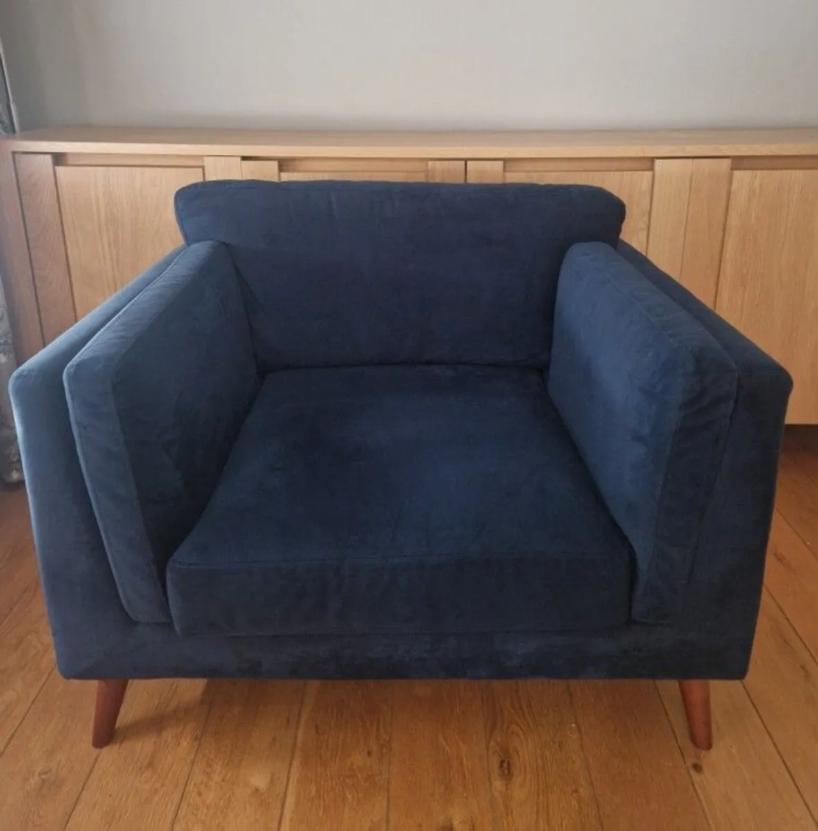 Navy velvet Armchair