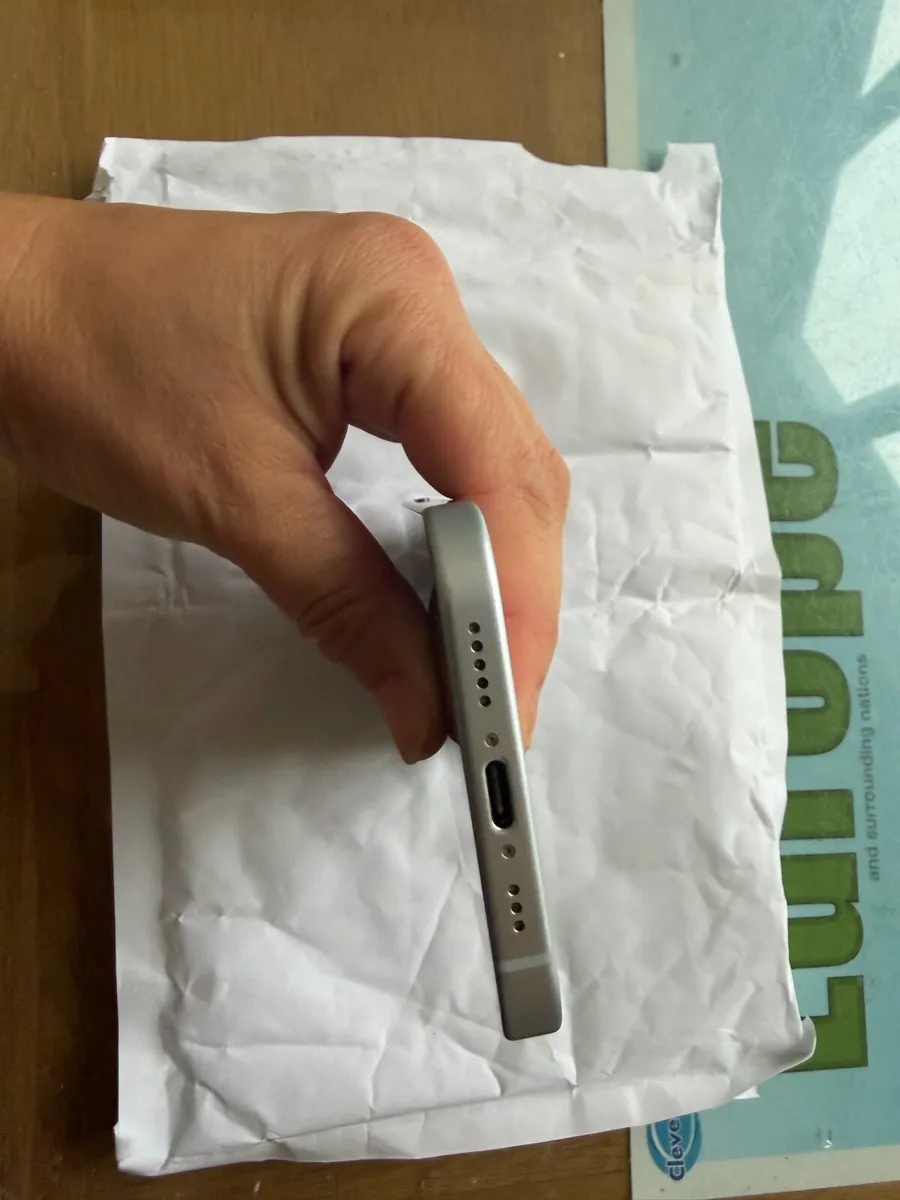 Iphone 15 - Image 4