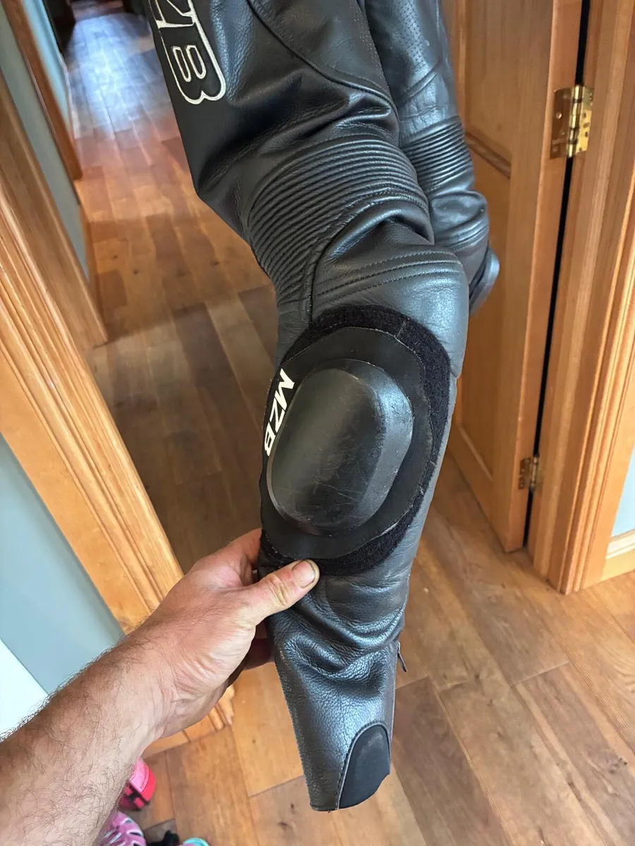 MZB size 16 1 piece leather suit - Image 4