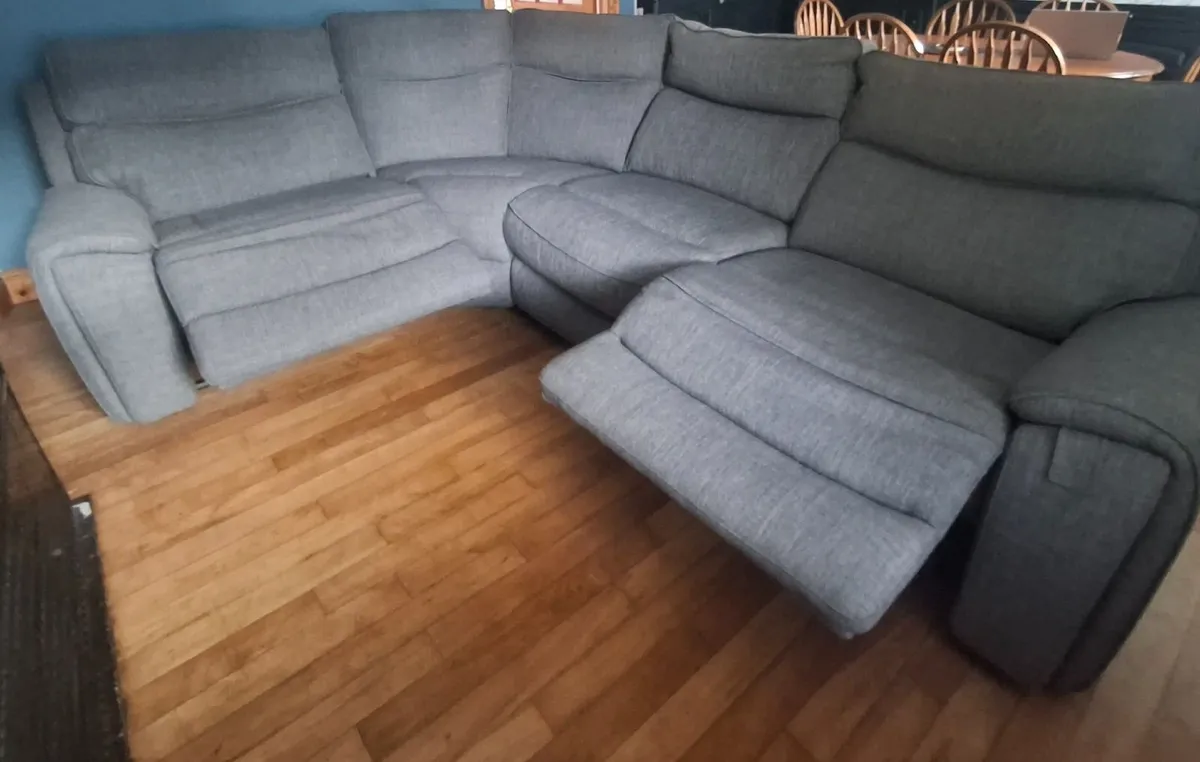 Corner couch - Image 2
