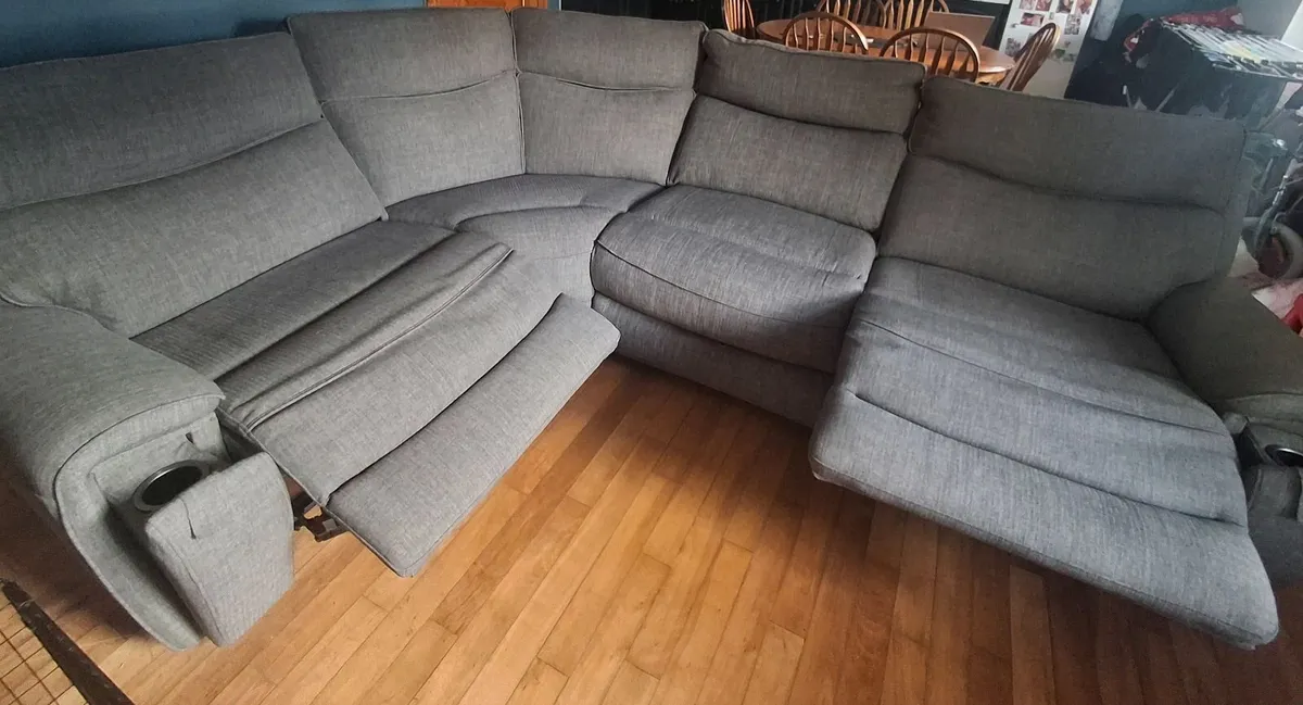 Corner couch - Image 3