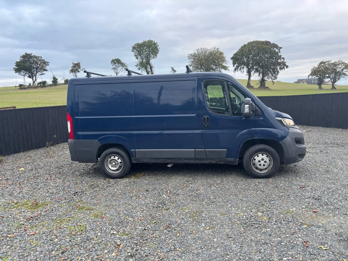 151 Peugeot Boxer van - Image 2