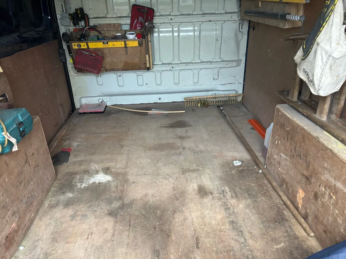 151 Peugeot Boxer van - Image 3
