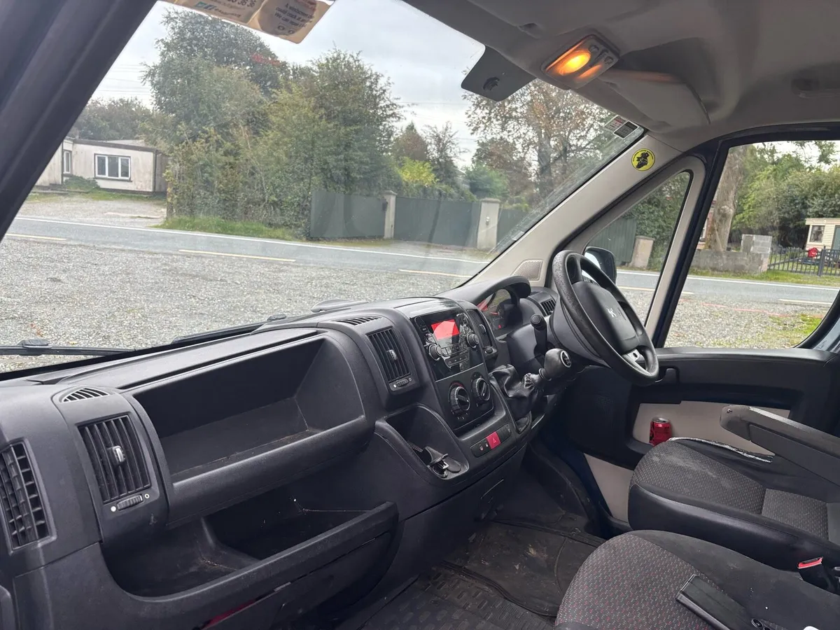 151 Peugeot Boxer van - Image 4
