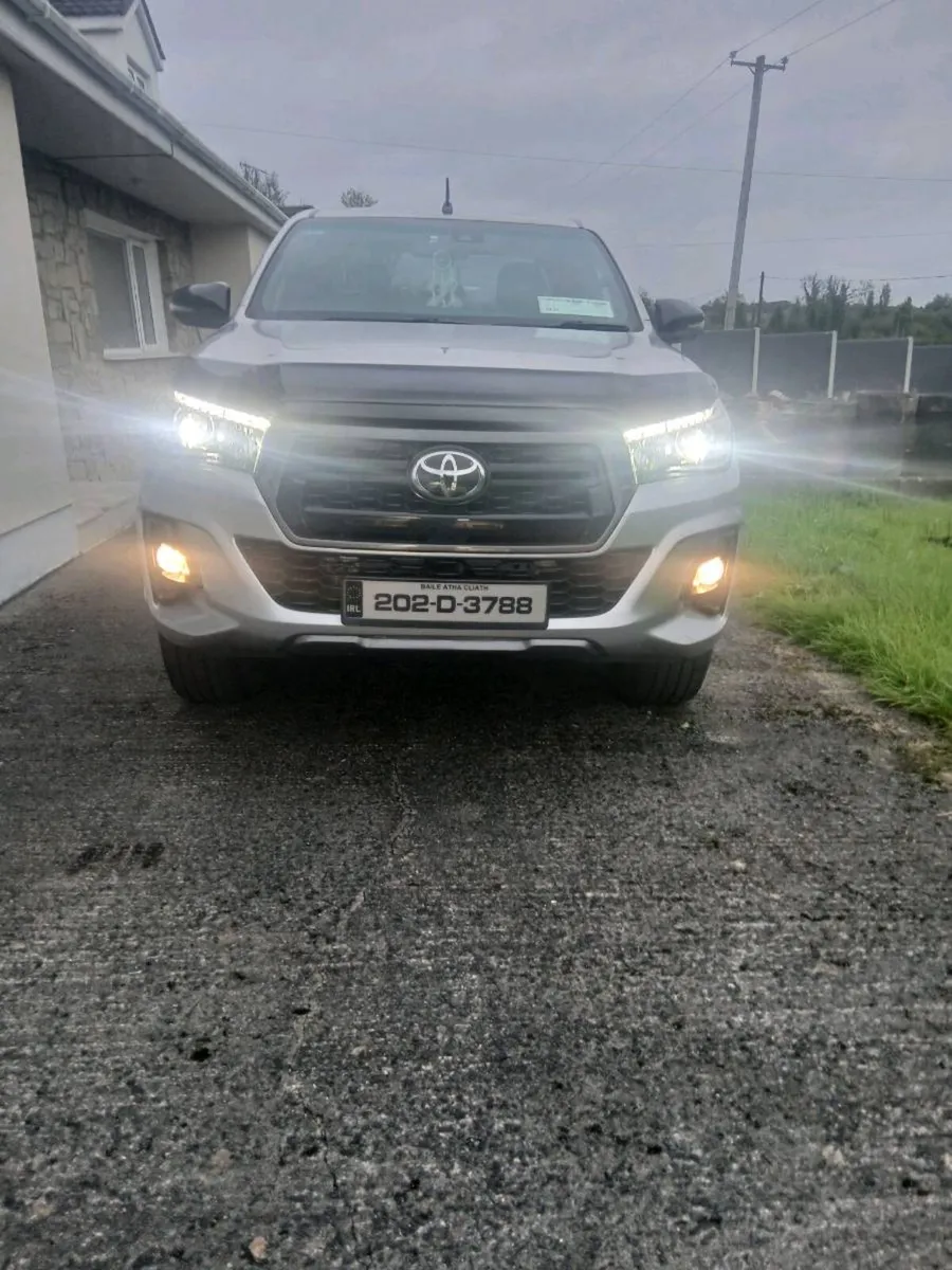 202 Toyota Hilux Invinvible 2.4 Auto - Image 2